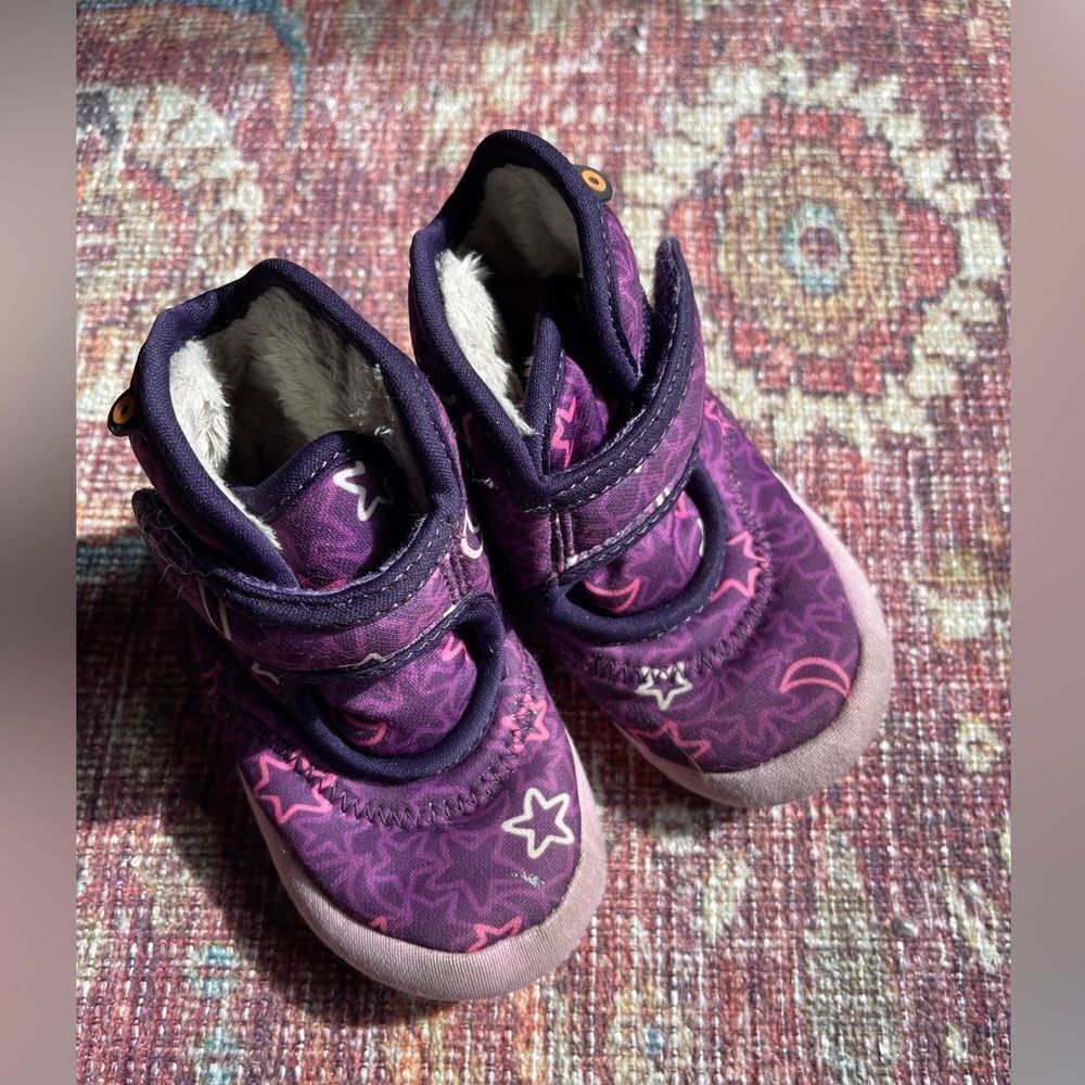 Baby Bogs soft fur lined Purple bog boots with Star Pattern size infant 6
